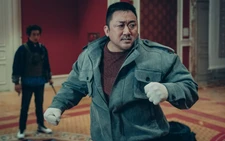 'Nắm đấm' Ma Dong Seok trở lại rạp Việt với Đêm thánh: Đội săn quỷ