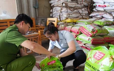 Công an thu giữ hàng trăm tấn phân bón giả, kém chất lượng tại Hòa Bình