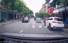 Nữ tài xế đỗ xe 'quá hồn nhiên', dân mạng lắc đầu ngao ngán