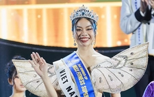 Thêm một người mẫu Việt giành giải á hậu ở đấu trường sắc đẹp quốc tế
