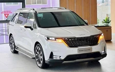Tin tức giá xe: Kia Carnival giảm giá tới 210 triệu đồng, xe bán tốt vẫn có bản khó tiêu thụ