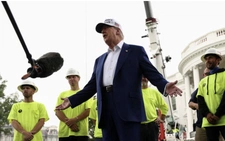 Ông Trump lấp lửng chuyện can thiệp quân sự vào Iran