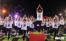 Over 1,000 yoga lovers join int’l performance in Da Nang