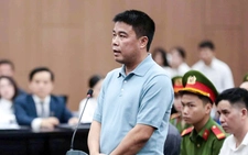 Phó tổng giám đốc Phúc Sơn khai chỉ học lớp 6, 'chuyên trách' đi đổi tiền đô cho ông Hậu hối lộ