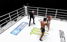 2 võ sĩ cùng ngã xuống sau đòn 'lưỡng bại câu thương' trong trận đấu điên rồ