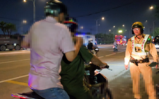 Người đàn ông say đến mức không còn nhớ tên mình khi gặp cảnh sát giao thông
