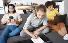Gen Z sẵn sàng giảm lương để làm việc từ xa