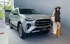 Isuzu mu-X 2025 ra mắt Việt Nam: Giá từ 928 triệu, có ADAS, cạnh tranh Everest, Santa Fe