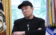 Tình cũ của Elon Musk nhắn Tổng thống Trump 'chạy ngay đi'