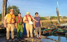 Bắt giữ 9 tàu khai thác cát trái phép trên sông Tiền