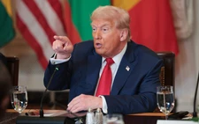 Ông Trump khen tiếng Anh của tổng thống Liberia: 'Ngài học ở đâu mà nói hay vậy?'