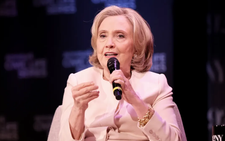 Kiểm chứng tin đồn bà Hillary Clinton cung cấp uranium cho Iran
