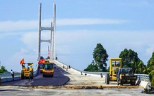 Đề nghị hạn chế xe gắn máy và xe máy chuyên dùng qua cầu Rạch Miễu 2