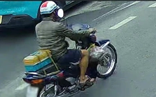 Người đàn ông phun sơn chữ 'Bắn tốc độ' trên mặt đường ở TP.HCM bị mời làm việc