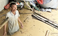 Bà con vùng lũ Nghệ An: 'Nước lũ lên nhanh quá, trở tay không kịp'