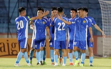 Bóng đá Việt rối bời
