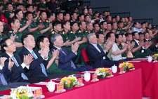 Tổng Bí thư Tô Lâm dự giao lưu nghệ thuật Khắc ghi lời Bác - vang nhịp quân hành