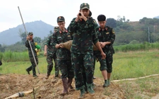 Công binh tháo gỡ 3 quả bom có sức công phá cực lớn ở Lâm Đồng