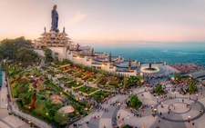 Núi Bà Đen cán mốc 4 triệu lượt khách sau 7 tháng