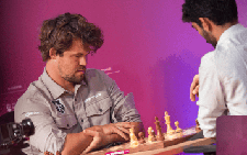 Màn ngược dòng 'điên rồ' của Carlsen tại Giải Grand Chess Tour