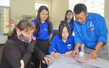 'Áo xanh' đón dân hỗ trợ vận hành chính quyền 2 cấp