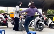 Bà bán trà đá đuổi cô gái 'đứng vào chỗ bán hàng' bị phạt 2,5 triệu đồng vì lấn chiếm vỉa hè