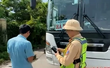 Tài xế bị tước bằng, nhờ người 'thế vai' khi CSGT kiểm tra
