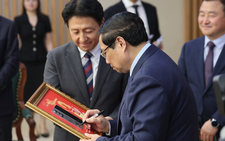 Vietnamese PM celebrates Samsung’s production of 2 billionth mobile phone in Vietnam