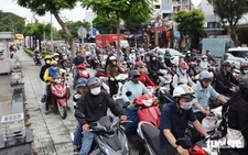 Motorbikes flood sidewalks in Ho Chi Minh City despite heavy fines