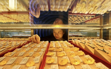 Stocks pull lower at end of record year for markets
