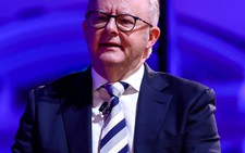 Australian bushfires raze homes, cut power to tens of thousands