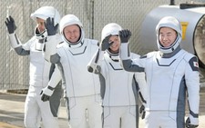 Astronauts leave ISS in first-ever medical evacuation