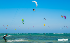 Vietnam’s Khanh Hoa hosts int’l kiteboarding event to boost beach tourism