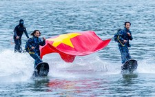 Vietnam jetboard championship features national flag display on Da River