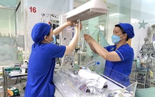 Vietnamese doctors save 1.2kg Korean newborn with respiratory distress