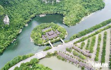 UNESCO delegation explores Trang An heritage complex in Vietnam's Ninh Binh