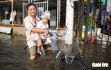Ho Chi Minh City streets flooded as tide reaches 1.71m