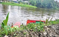 Composite boat breaks in two in Vietnam's Can Tho, killing operator