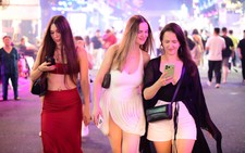 Int'l tourists praise Ho Chi Minh City's lively, affordable Bui Vien nightlife