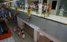 Runners swap streets for shopping malls as haze chokes Singapore
