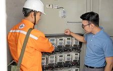 Vietnam weighs electricity price cut, 0% special consumption tax on gasoline from November 1