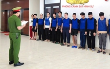 Da Nang police bust cross-border bank impersonation scam that defrauded 1,200 people across Vietnam