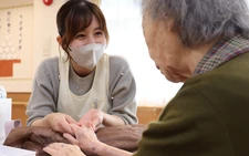 "Care beauty" for seniors spreading in Japan