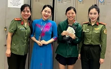 American tourist recovers lost wallet left at Vietnam airport