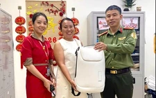 Vietnam airport security officers return backpack with $5,000, 40,000 rupees to Indian tourist