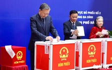 Nearly 79 million Vietnamese vote in parliamentary, local elections