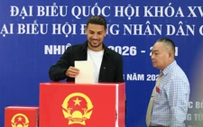 Brazil-born Hanoi FC player Do Hoang Hen casts ballot in Vietnam election