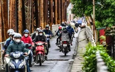 Hanoi to ban motorcycles, pedestrians on Long Bien Bridge for 60 days for repairs