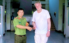 German tourist recovers lost wallet in Vietnam thanks to student’s honesty