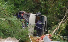 8 injured as bus carrying bank staff plunges into ravine in northern Vietnam